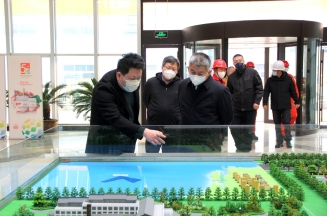 市委常委、副市長(zhǎng)賈剛一行來(lái)潔晶檢查安全生產(chǎn)工作