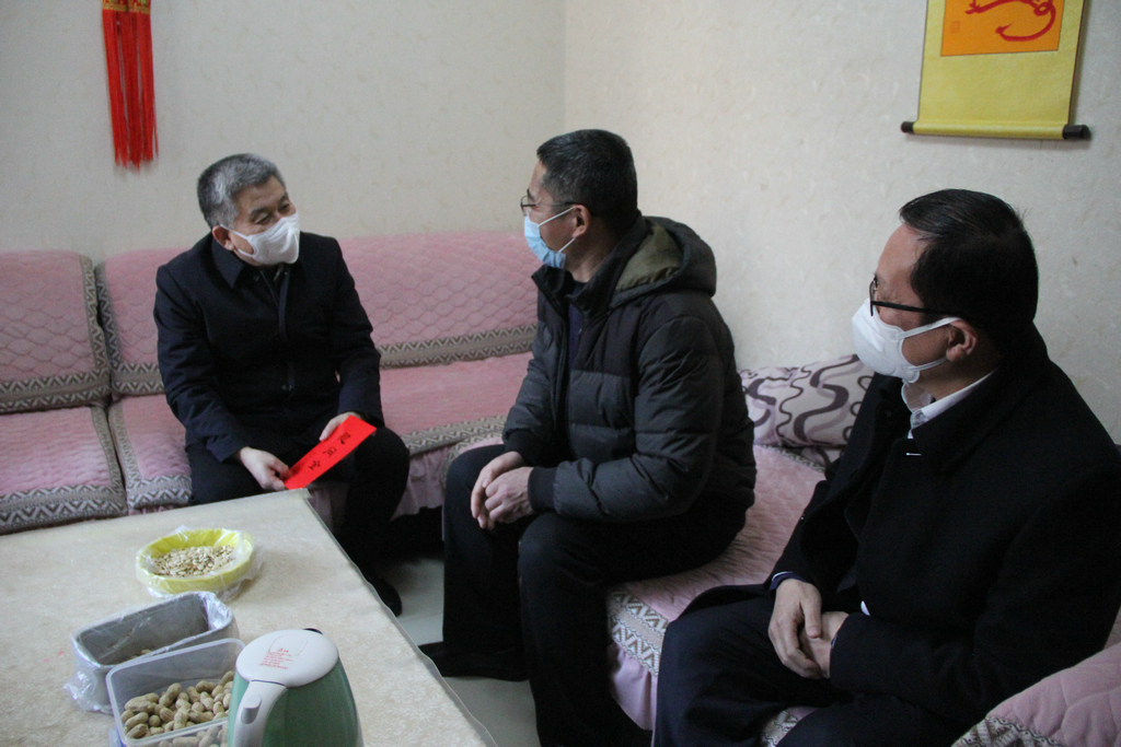 市委常委、副市長賈剛走訪慰問公司困難職工